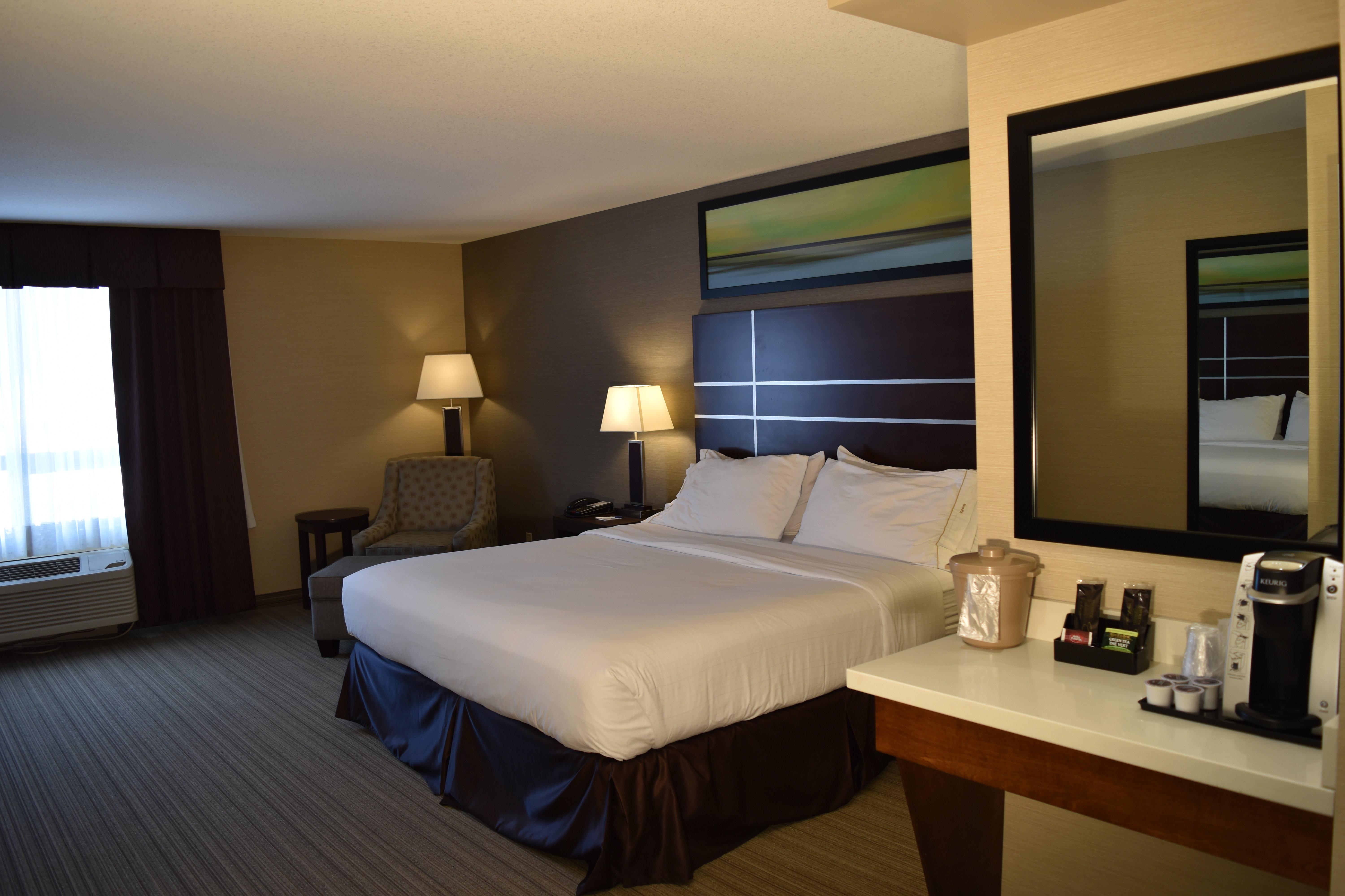 Holiday Inn Express Golden-Kicking Horse By Ihg Zewnętrze zdjęcie