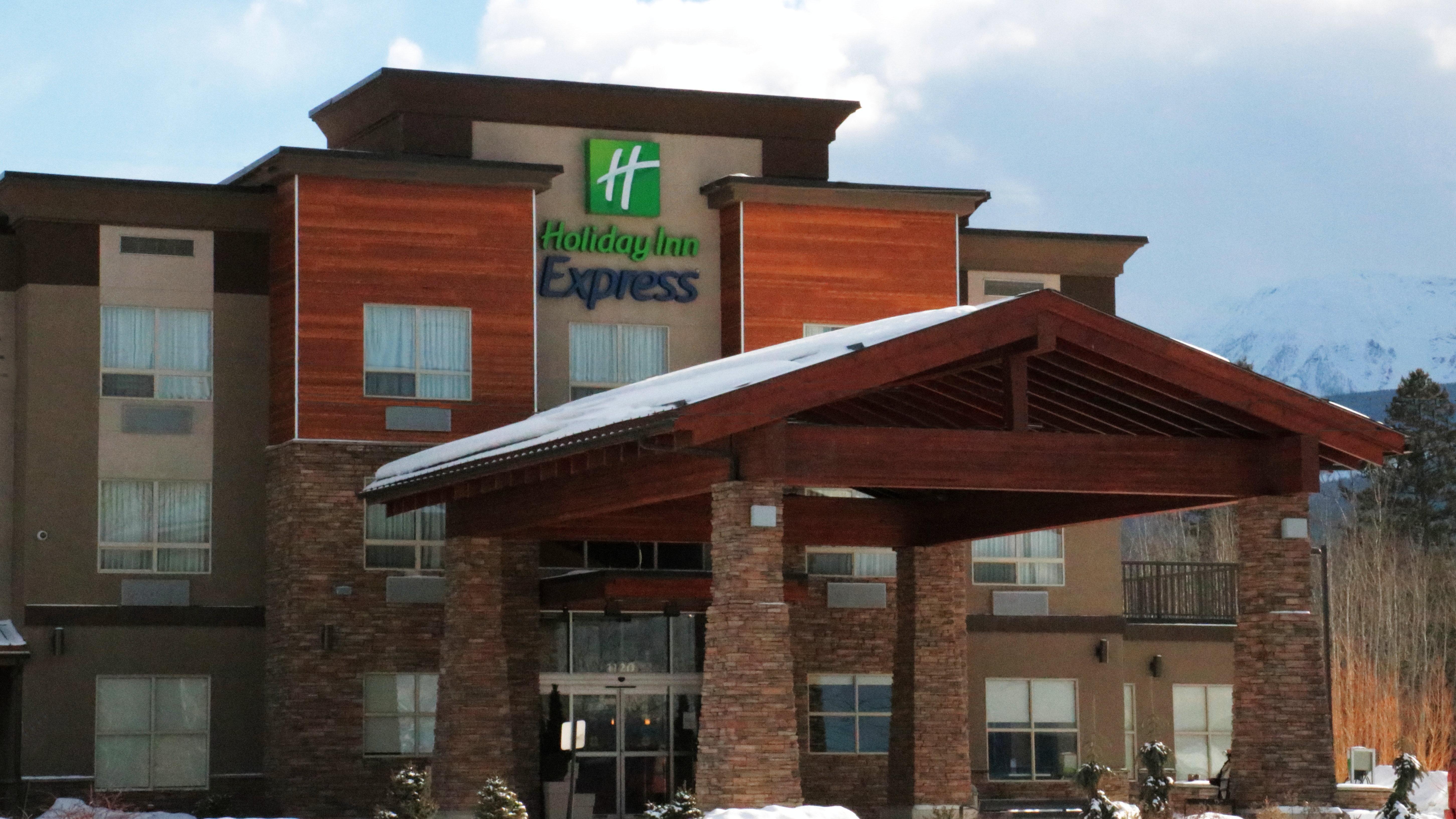 Holiday Inn Express Golden-Kicking Horse By Ihg Zewnętrze zdjęcie
