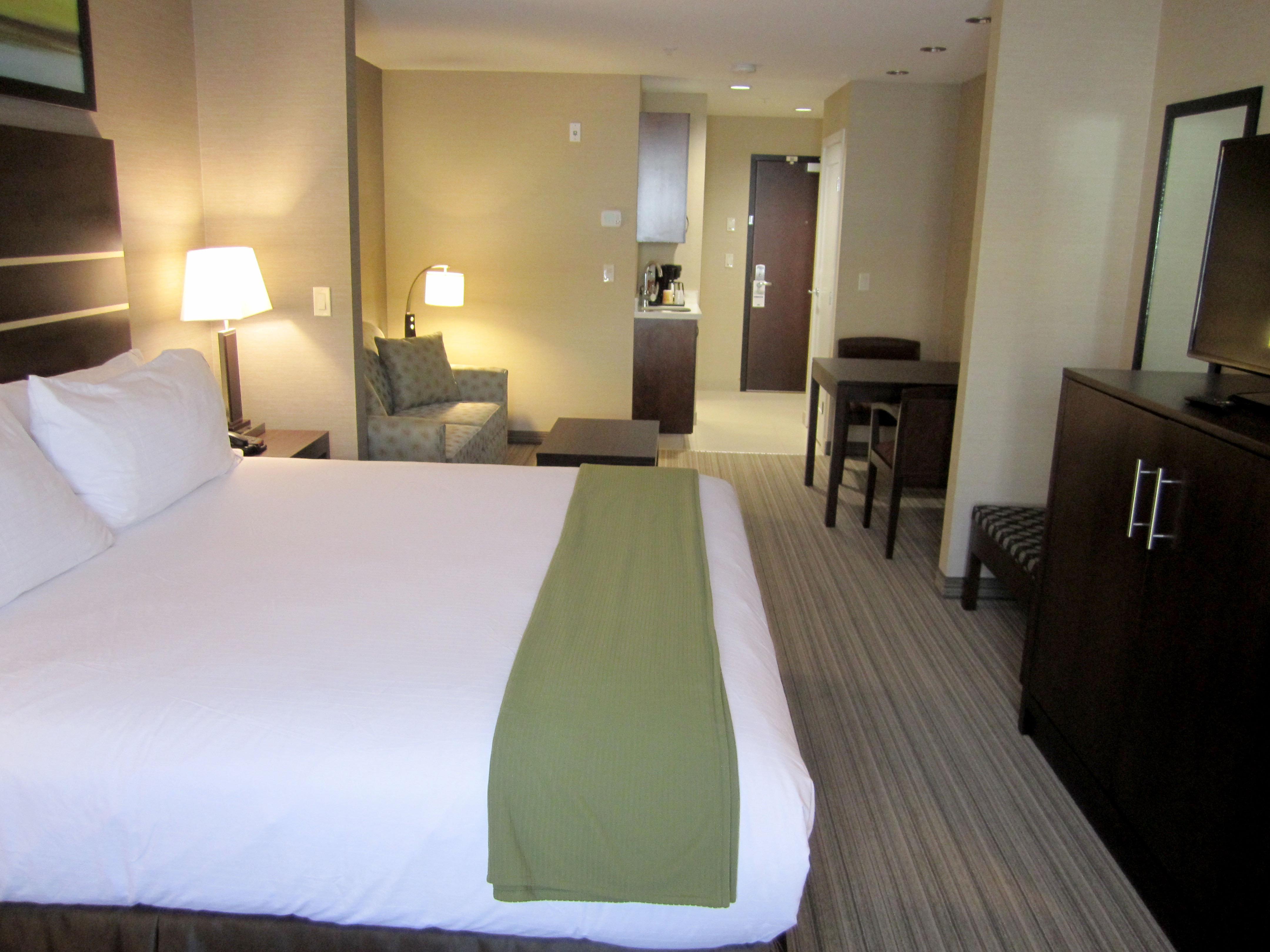 Holiday Inn Express Golden-Kicking Horse By Ihg Zewnętrze zdjęcie