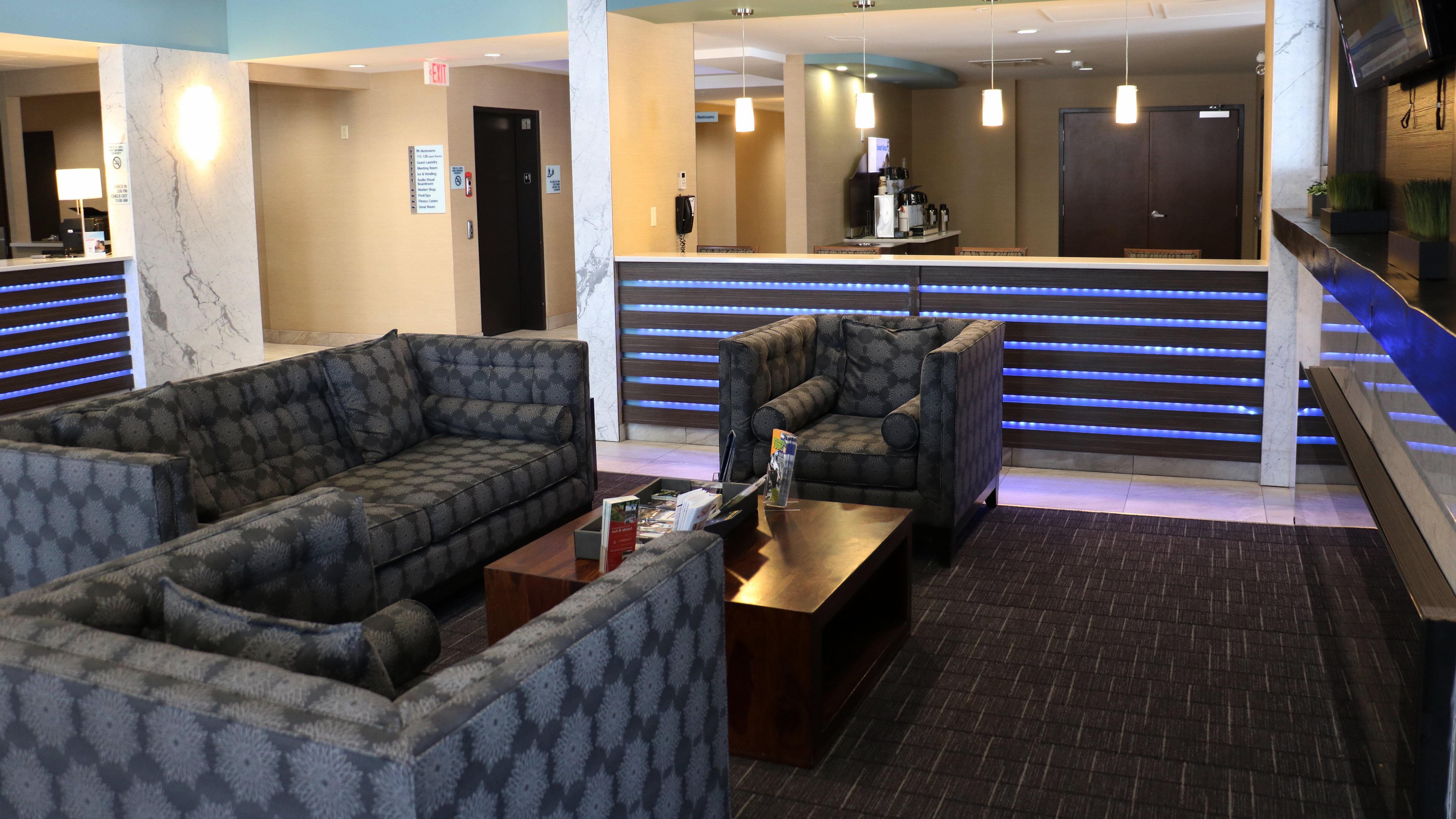 Holiday Inn Express Golden-Kicking Horse By Ihg Zewnętrze zdjęcie