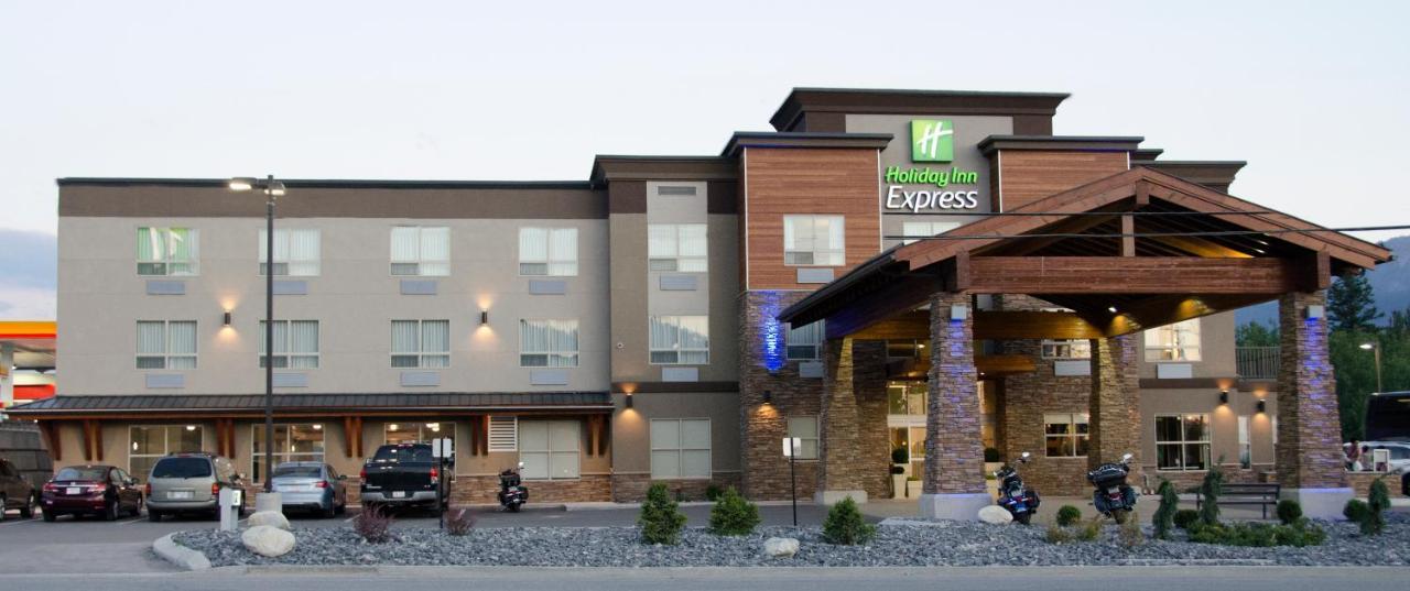 Holiday Inn Express Golden-Kicking Horse By Ihg Zewnętrze zdjęcie