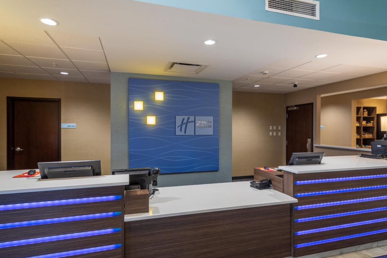 Holiday Inn Express Golden-Kicking Horse By Ihg Zewnętrze zdjęcie