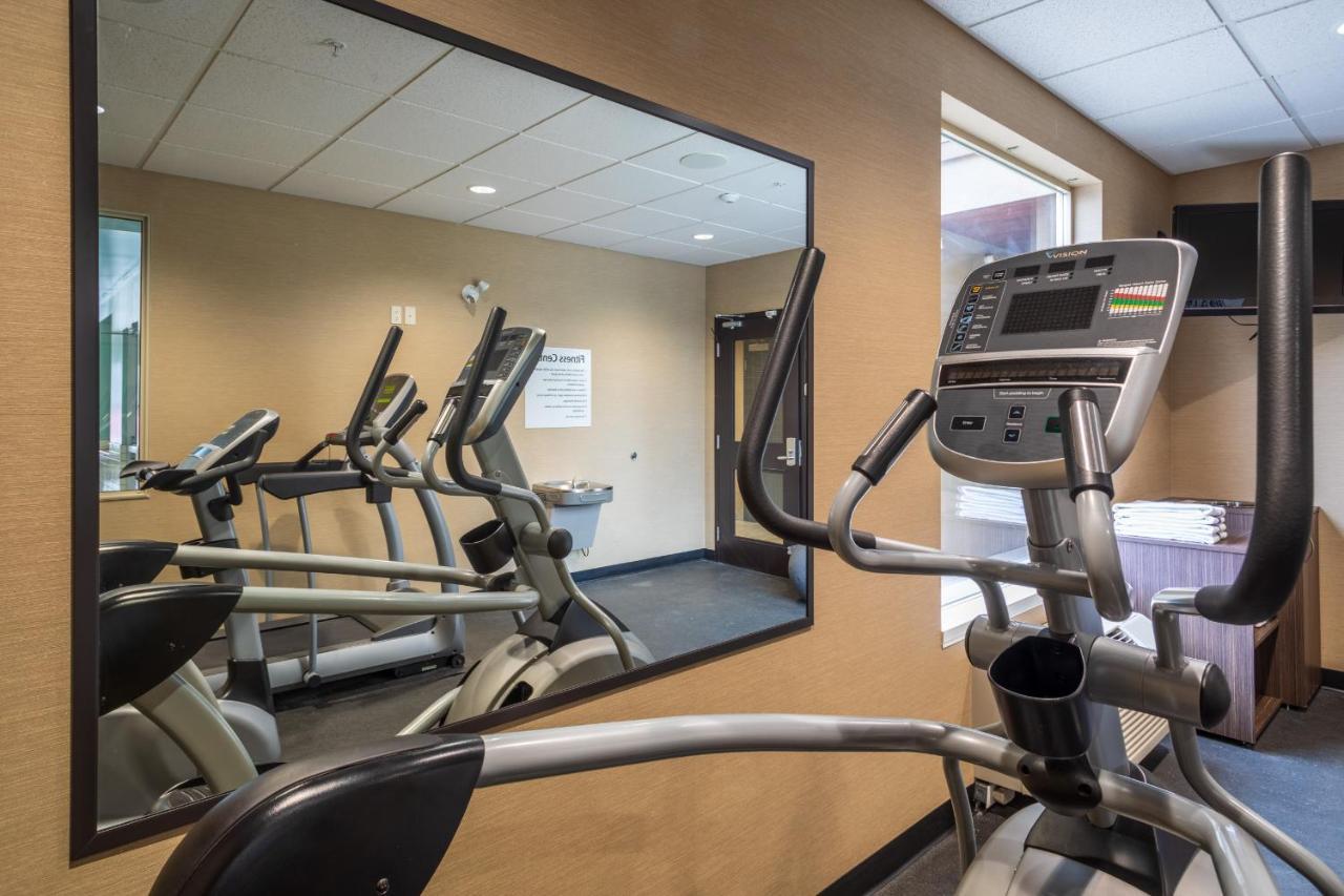 Holiday Inn Express Golden-Kicking Horse By Ihg Zewnętrze zdjęcie