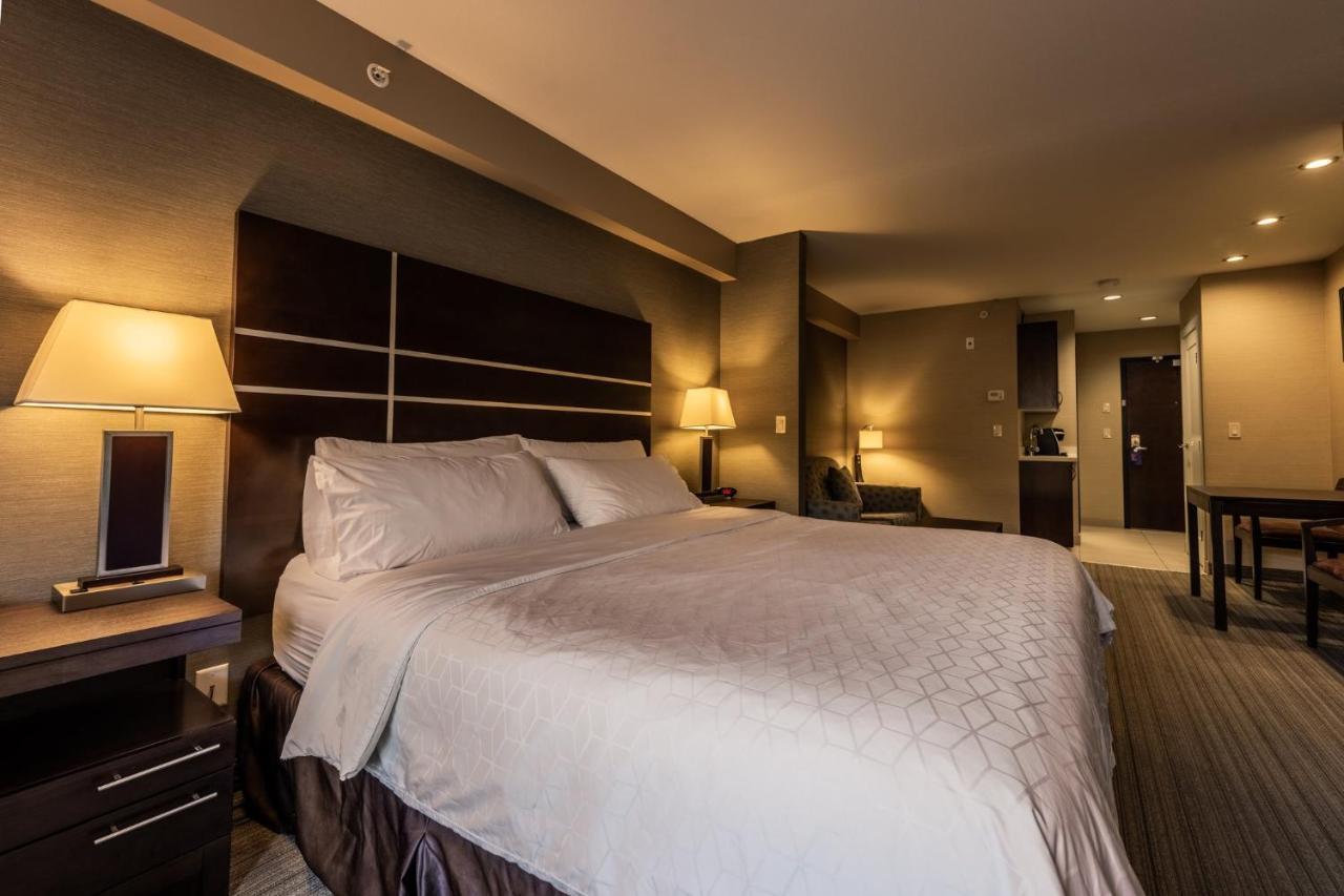 Holiday Inn Express Golden-Kicking Horse By Ihg Zewnętrze zdjęcie