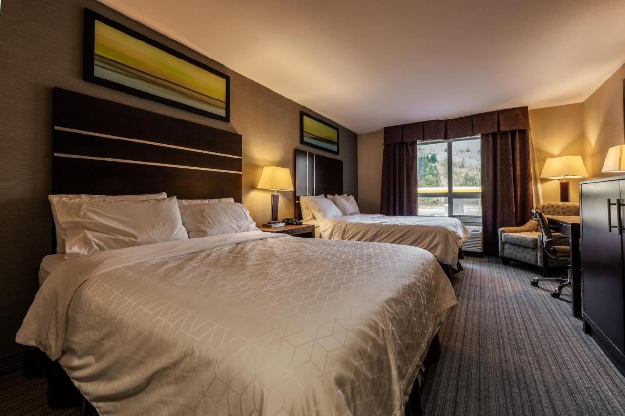 Holiday Inn Express Golden-Kicking Horse By Ihg Zewnętrze zdjęcie