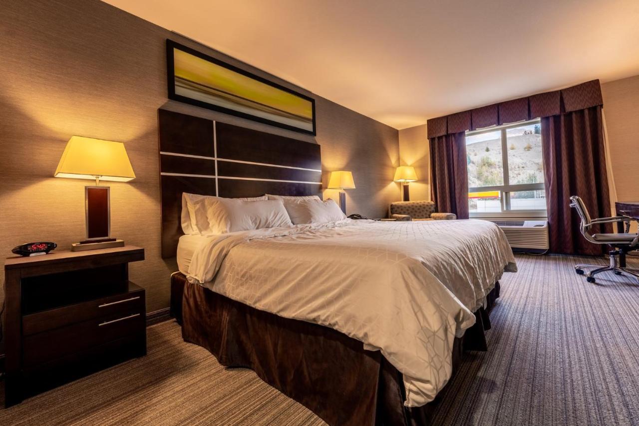Holiday Inn Express Golden-Kicking Horse By Ihg Zewnętrze zdjęcie