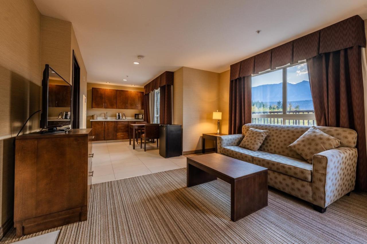 Holiday Inn Express Golden-Kicking Horse By Ihg Zewnętrze zdjęcie