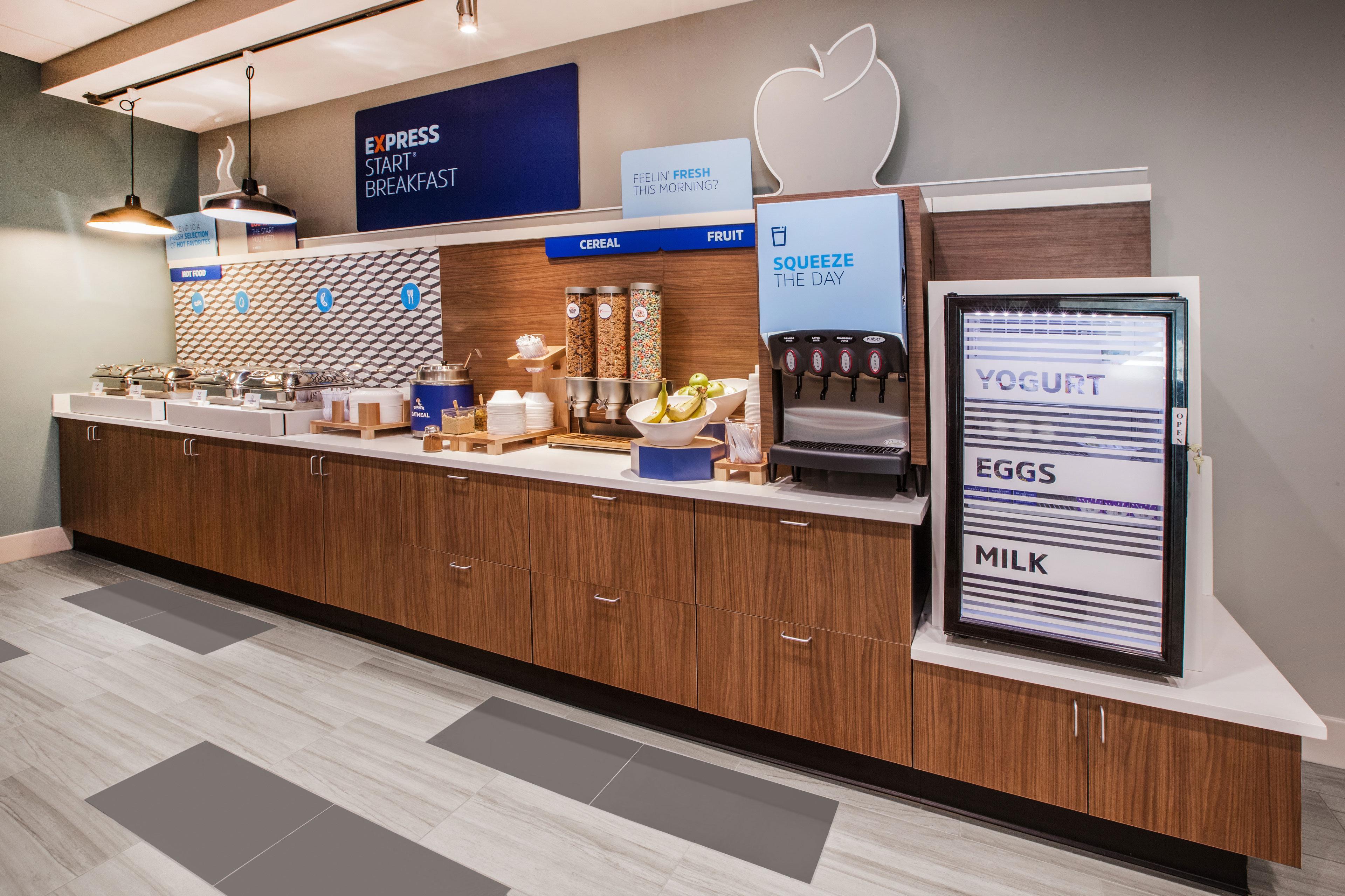 Holiday Inn Express Golden-Kicking Horse By Ihg Zewnętrze zdjęcie