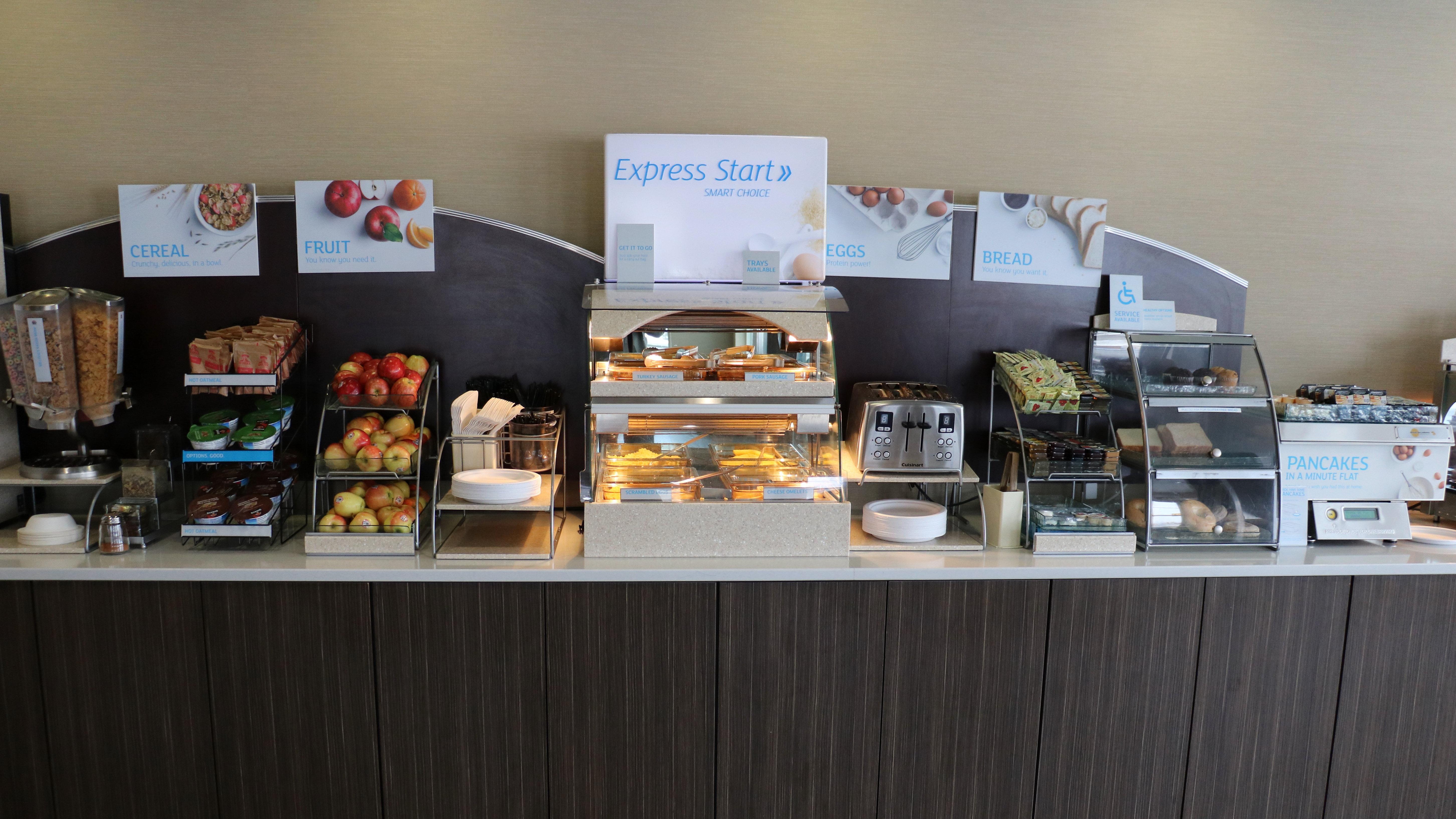 Holiday Inn Express Golden-Kicking Horse By Ihg Zewnętrze zdjęcie