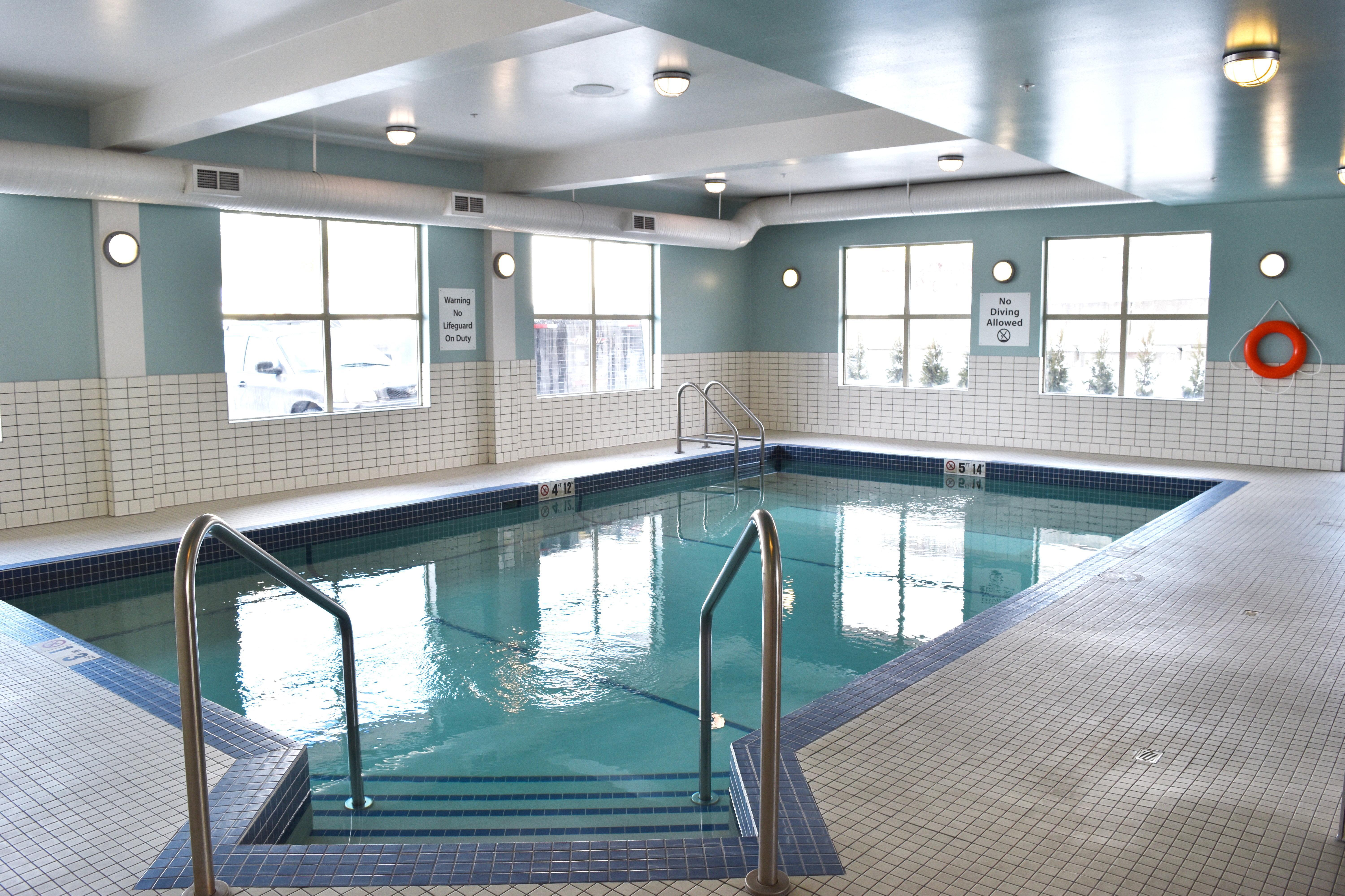 Holiday Inn Express Golden-Kicking Horse By Ihg Zewnętrze zdjęcie