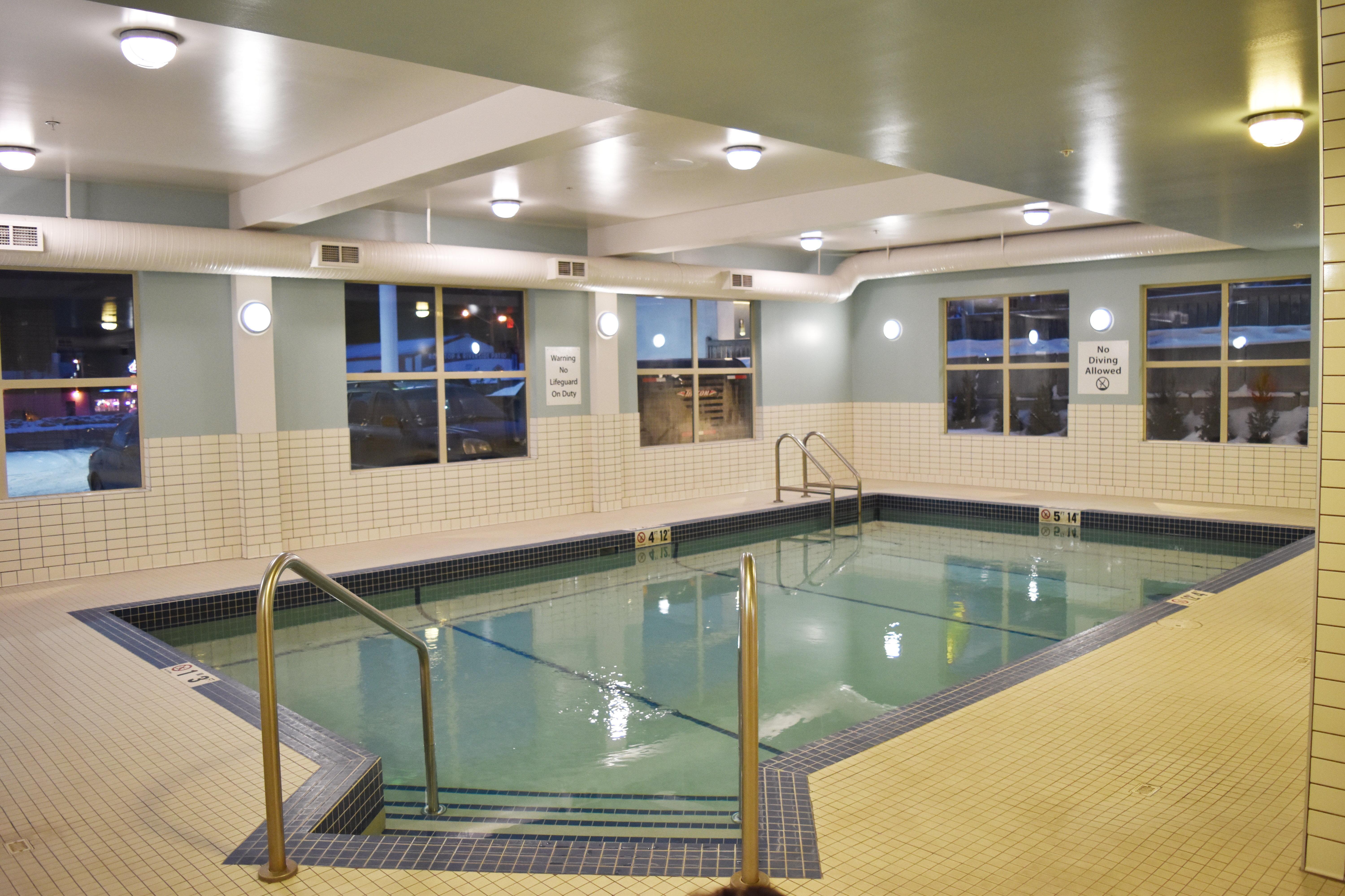 Holiday Inn Express Golden-Kicking Horse By Ihg Zewnętrze zdjęcie