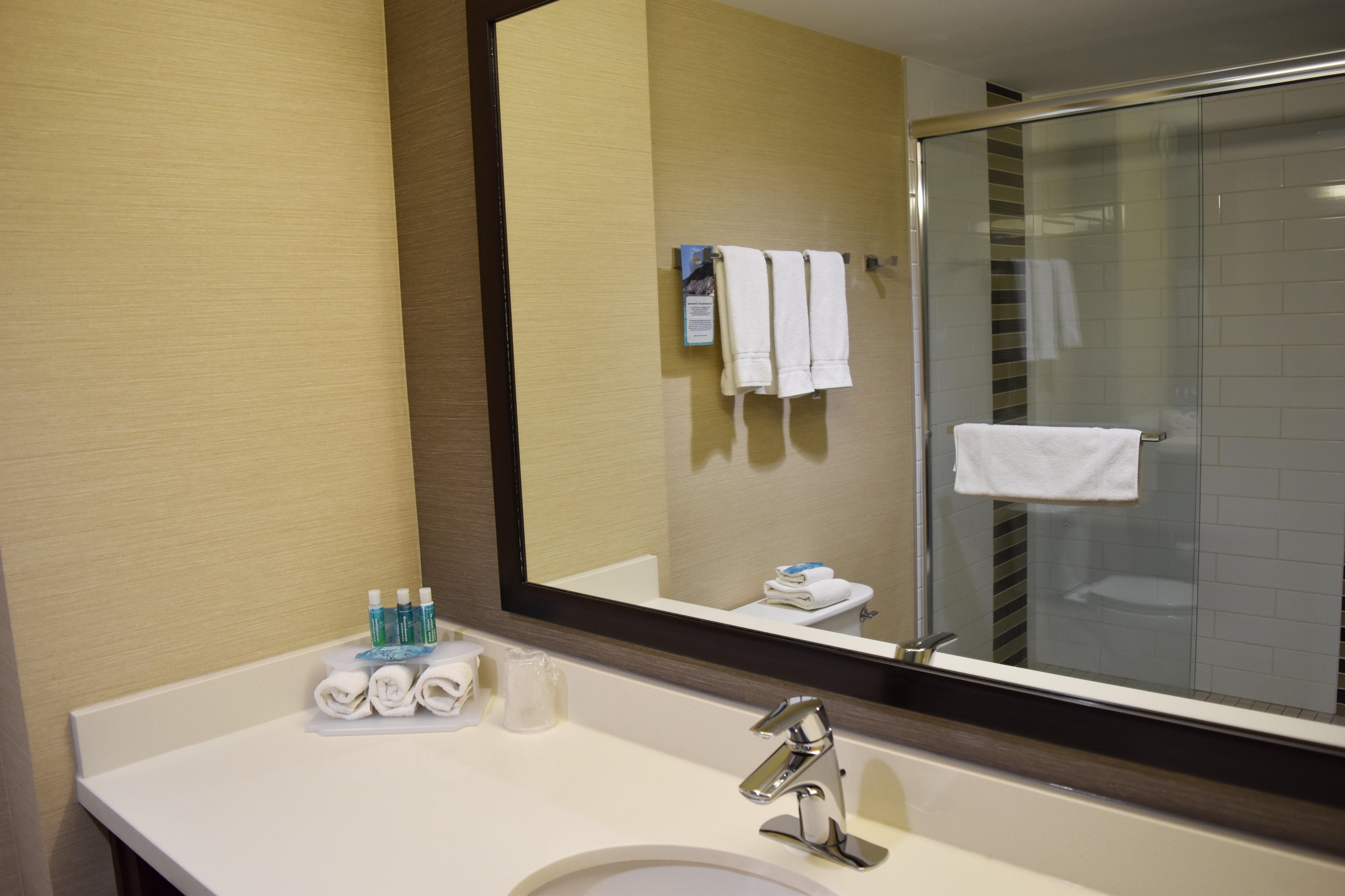 Holiday Inn Express Golden-Kicking Horse By Ihg Zewnętrze zdjęcie