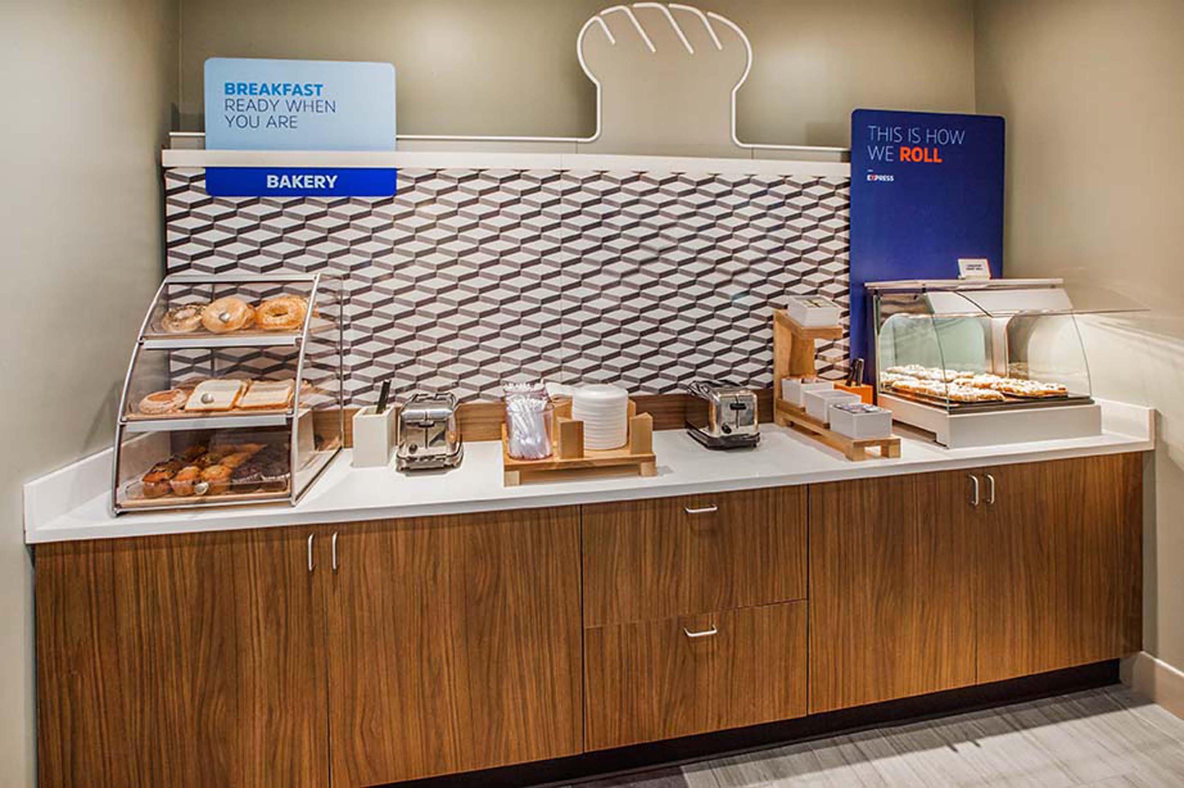 Holiday Inn Express Golden-Kicking Horse By Ihg Zewnętrze zdjęcie