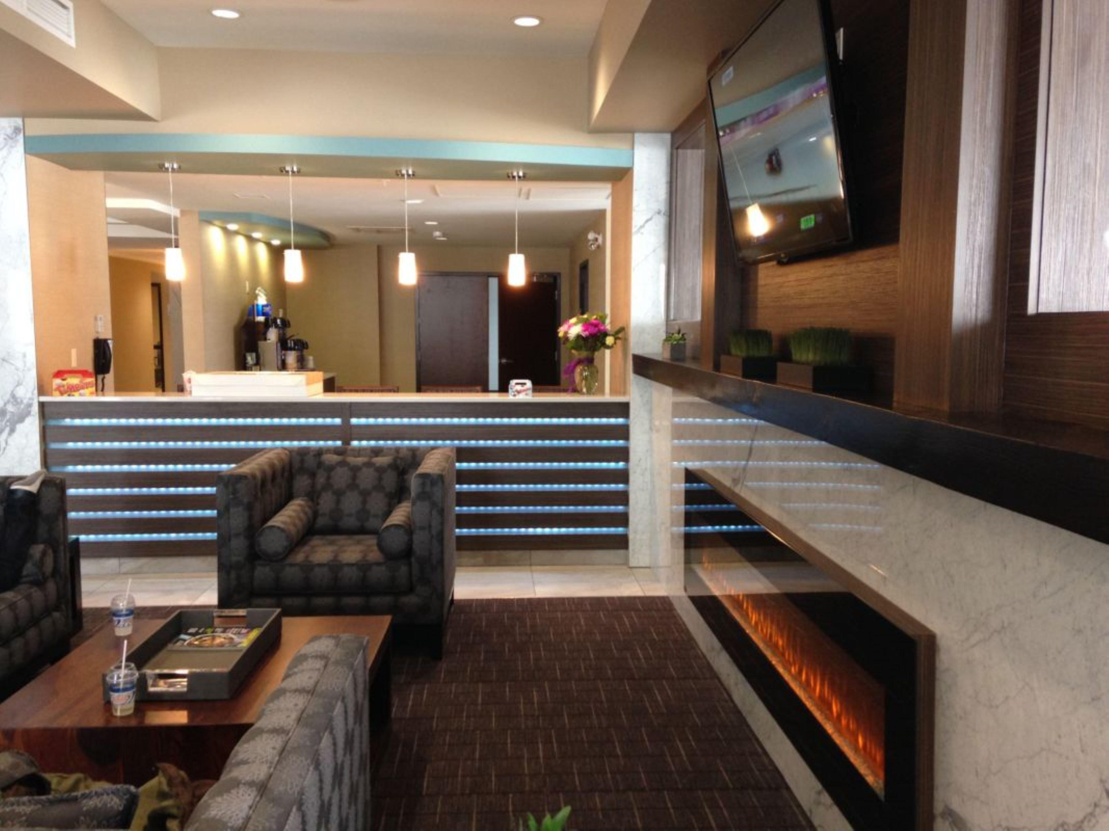 Holiday Inn Express Golden-Kicking Horse By Ihg Zewnętrze zdjęcie