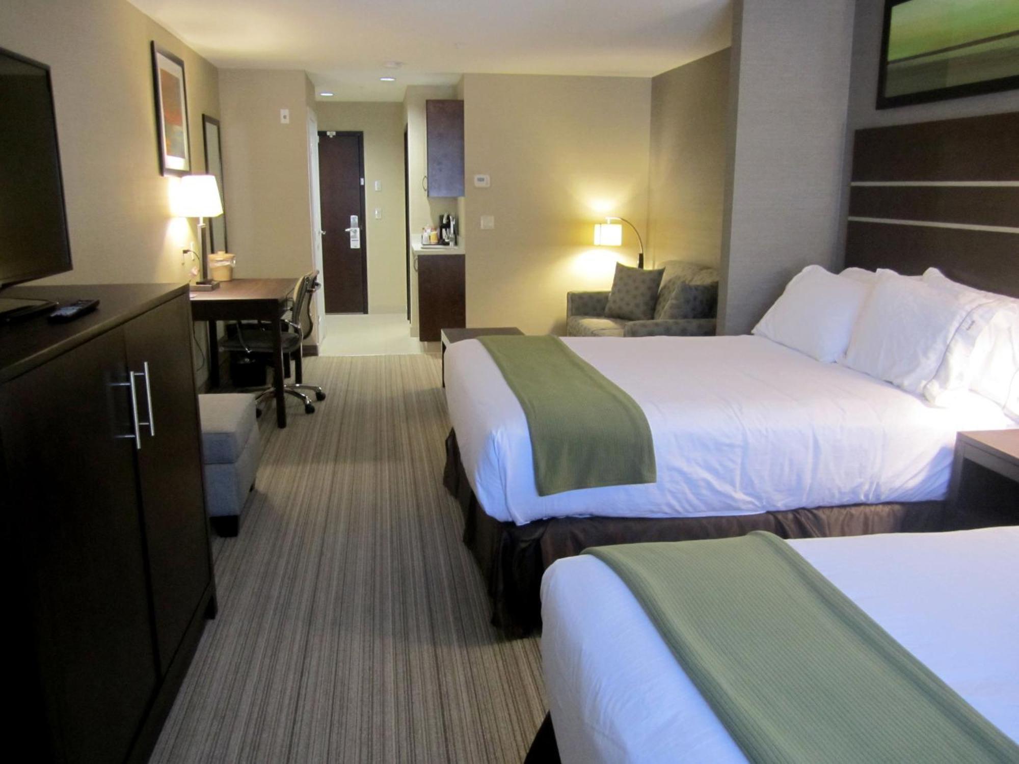 Holiday Inn Express Golden-Kicking Horse By Ihg Zewnętrze zdjęcie